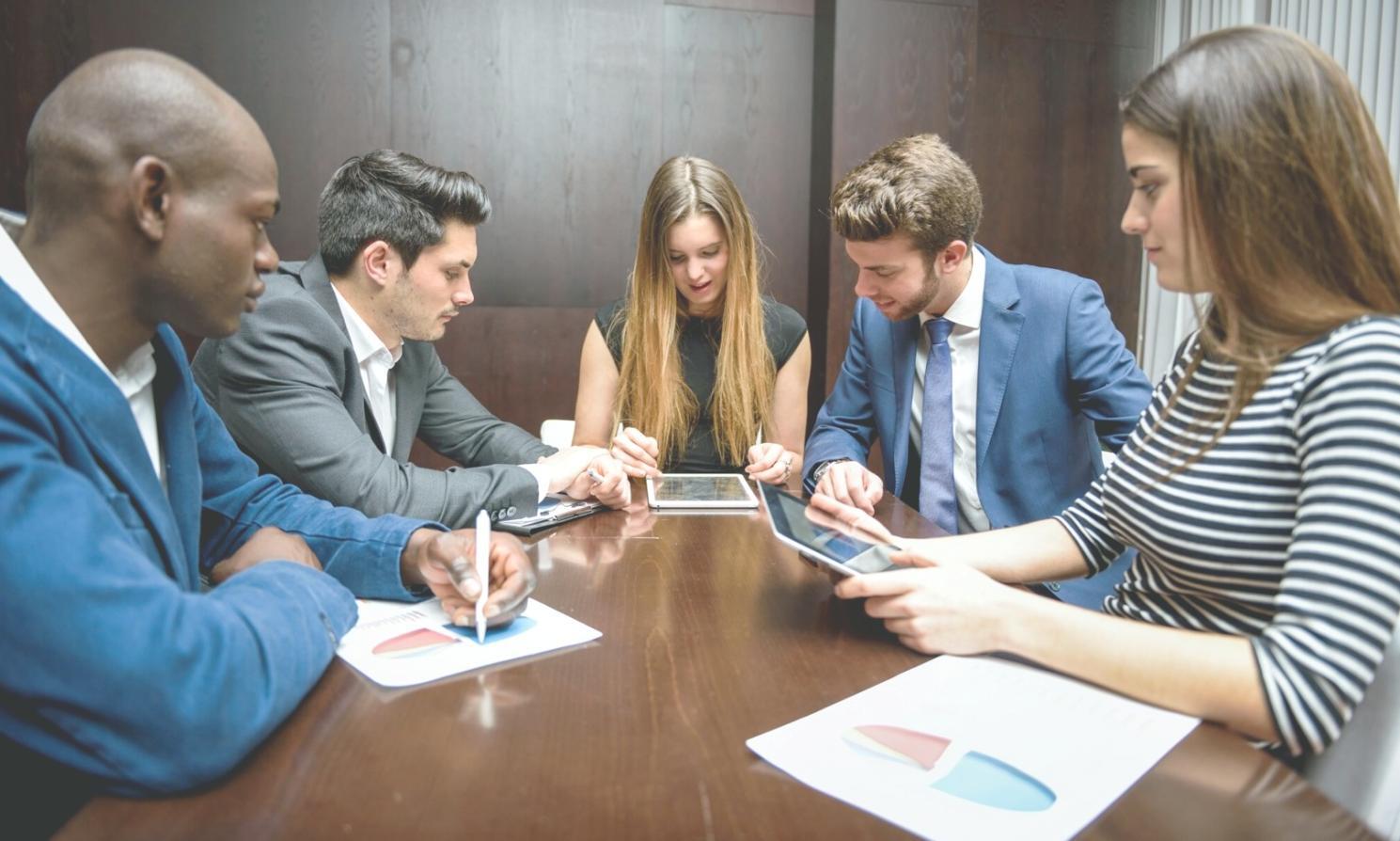 Australian business financial analysis and market trends visualization